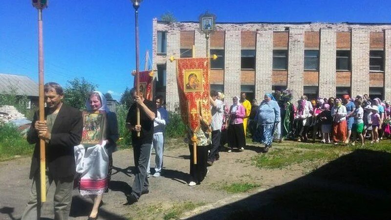 Липин бор группа подслушано вконтакте. Липин Бор храм Святой Троицы. Приход храма Святой Троицы села Липин Бор. Липин Бор праздник. Школа в Липином Бору.