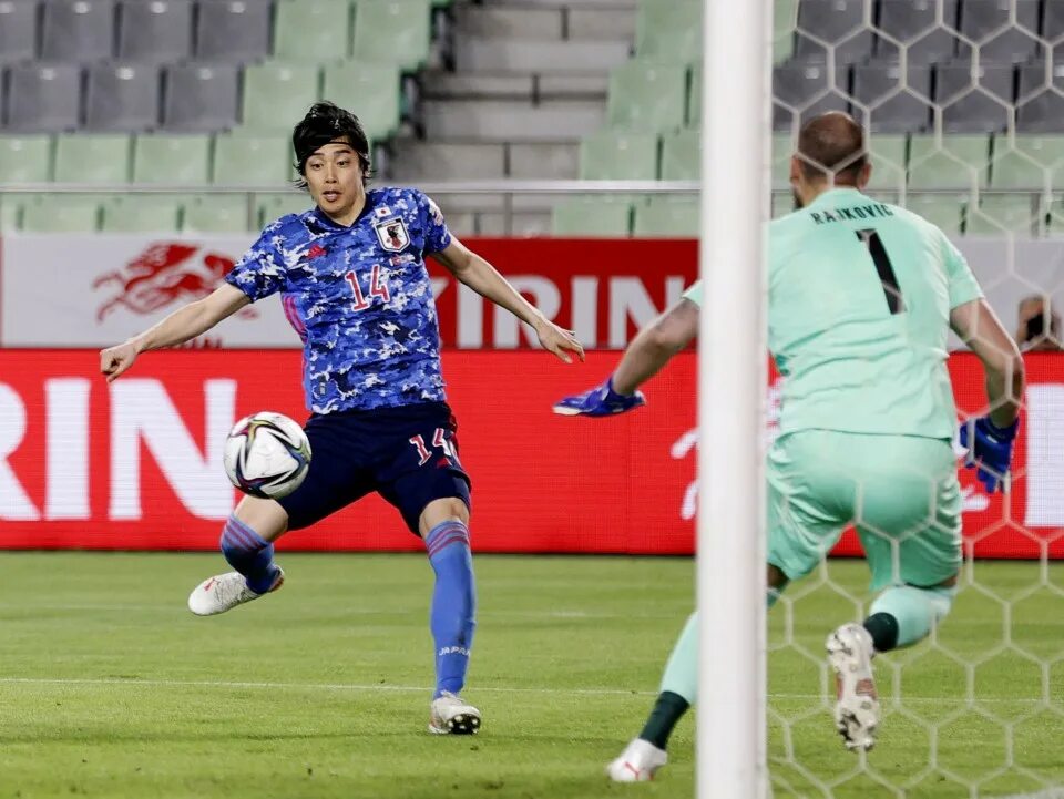 Сербия и Япония. Yaponiya va o'zbekiston Futbol. Футбол асиёо уйини бугунги. Japan footballer.