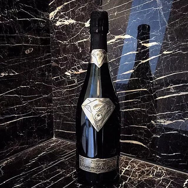 арман де бриньяк. шампанское gout de diamants. фото дорого шампанского. фото дорого шампанского. роскошное шампанское.