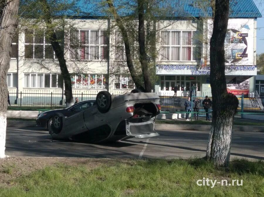 Новокузнецк поступи. Машина перевертыш авария. Циолковского 55 Новокузнецк.