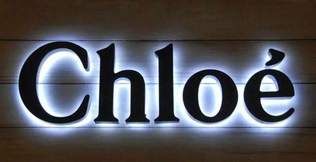 Вывеска с подсветкой. Наружная реклама объемные буквы. Световые товарные знаки. Контражурная подсветка. Рекламная вывеска с подсветкой.