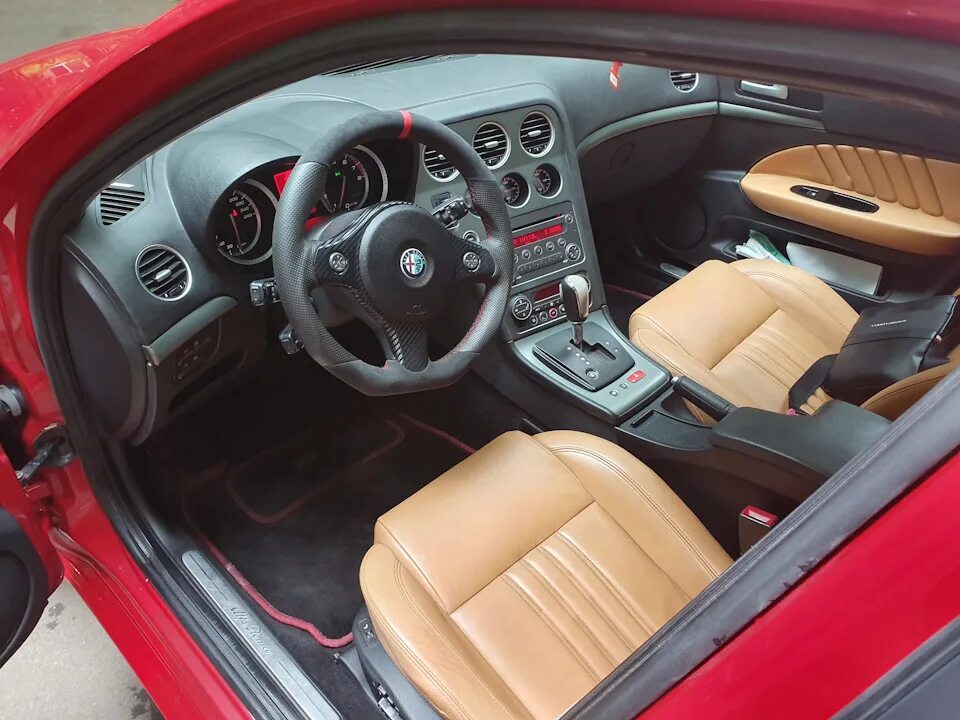 Салон альфа ромео. Alfa Romeo 159 ti. Альфа Ромео 159 салон. Alfa Romeo 159 Sportwagon салон. Alfa Romeo Brera салон.