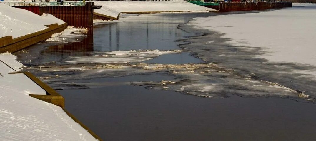 Какая вода в оби. Половодье. Паводок и половодье. Уровень воды Сытомино. Паводок крупным планом.