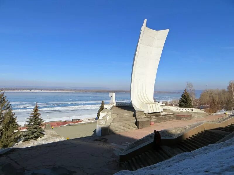 Ладья пермь. Ладья с Волги Самара. Самарская Ладья зимой. Ладья на набережной в Самаре. Пляж Ладья Самара.