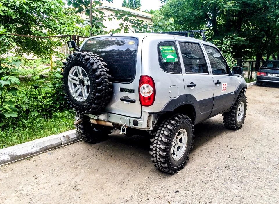 Шевроле Нива на 31 колесах. Шевроле Нива на 32 колесах. Нива Шевроле off Road Wheels 15. Chevrolet Niva 31 колеса. Купить резину шеви нива