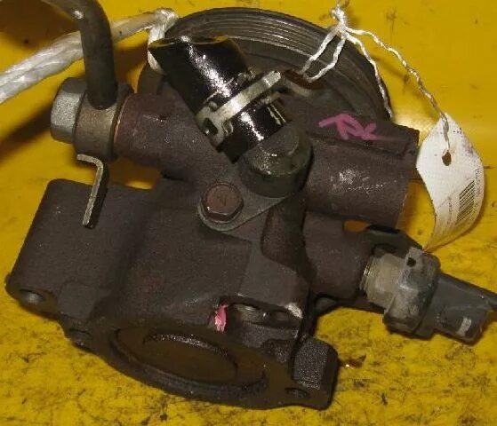 Сливной и напорный трубопроводы гура toyota camry. Тойота виста 3s fse насос гур. Гур тойота виста. Насос гидроусилителя 3s fe. Запчасти от 3 с гидроусилителя.