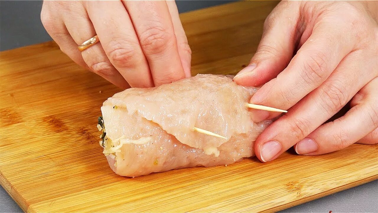 Филе курицы кухня наизнанку. Кухня наизнанку рецепт куриного филе. 500 грамм куриного филе. Кухня наизнанку куриное филе. Грудка гармошка с помидорами и сыром в духовке.