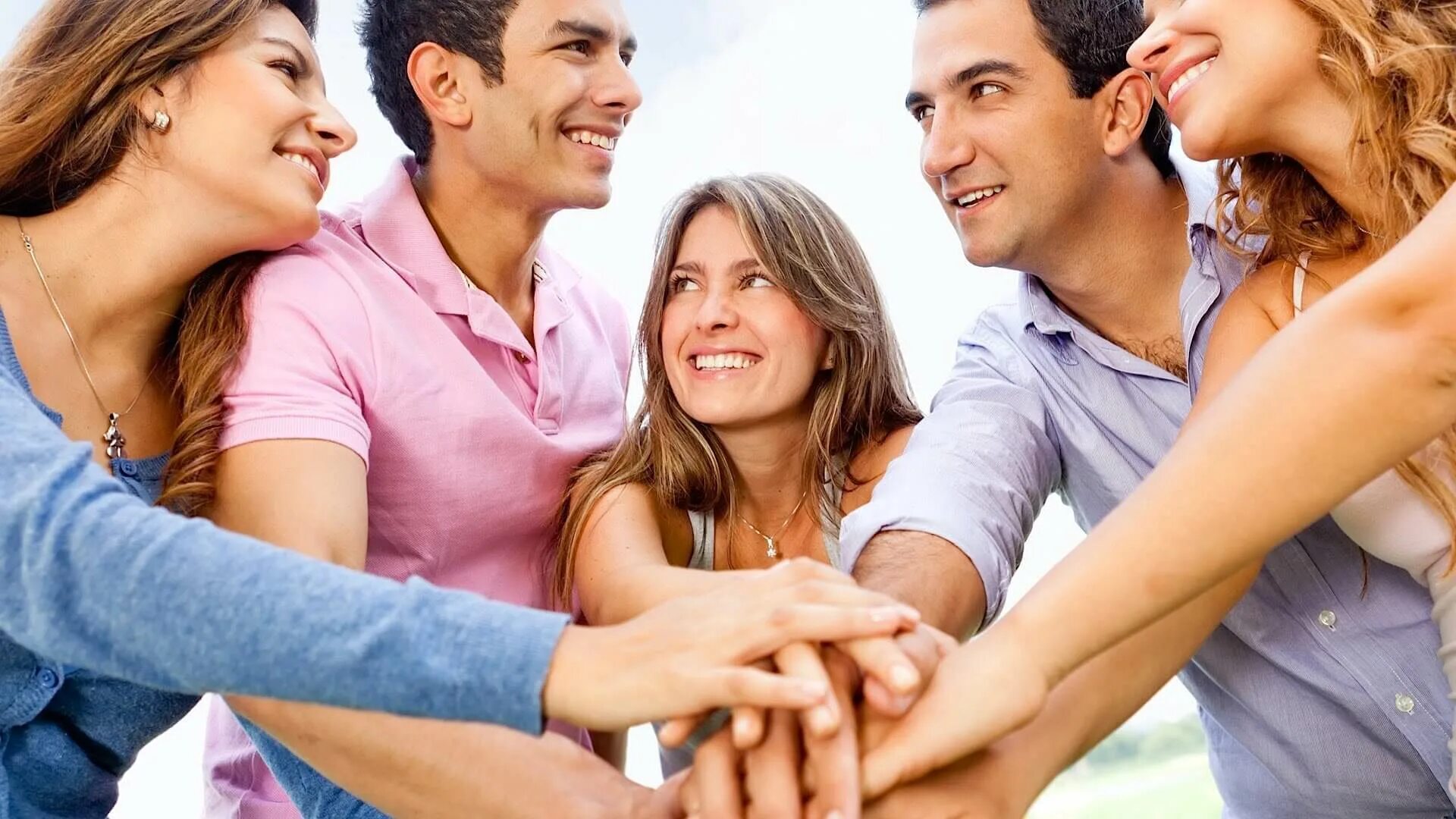 У каждого человека и у групп людей. Группа людей. У каждого человека и у групп людей. Много людей. Несколько человек.