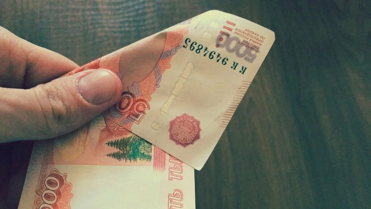 Дал 5000 рублей