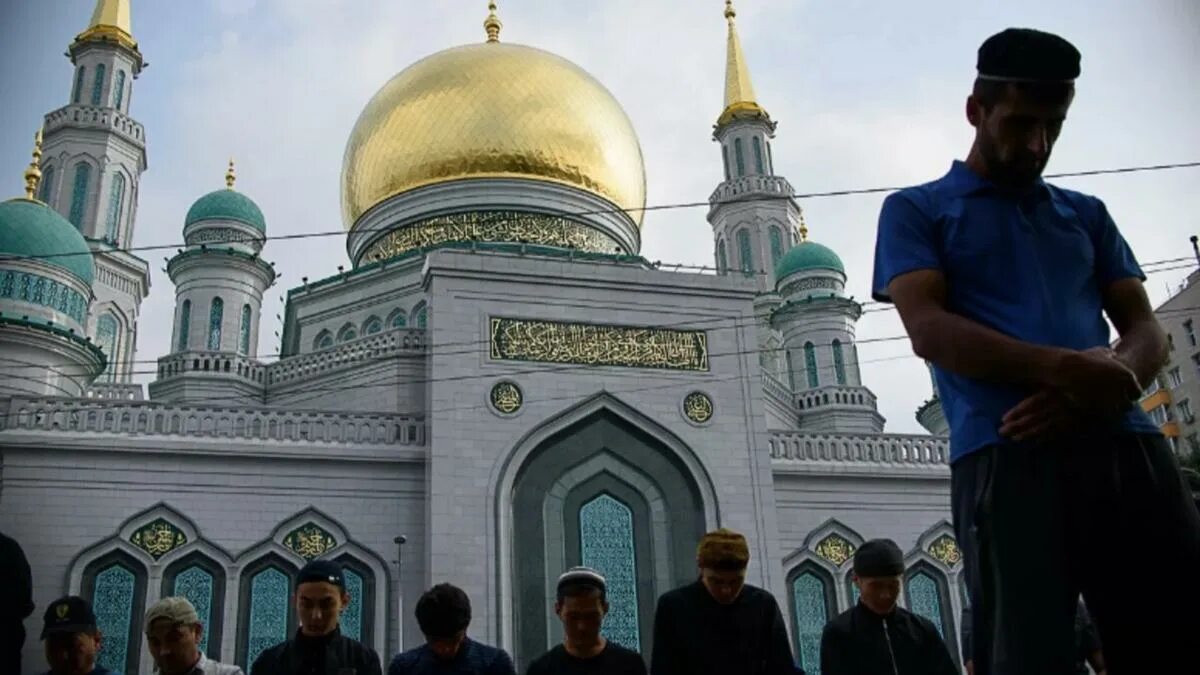 Мусульманский новый год в 2025 году. Имам мечети проспект мира. курбан-байрам мечеть на проспекте мира. проспект мира мечеть мусульманский. проспект мира масджид курбан байрам.