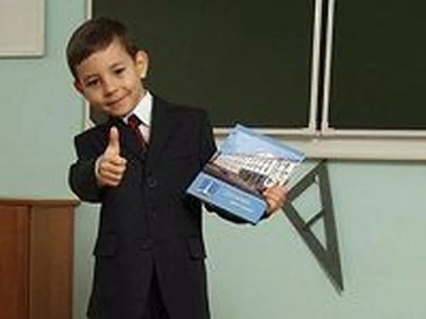 Г мальчиков в школе. Мальчик ученик. Мальчик образование. Мальчик 5 классник. Школьники за партой.