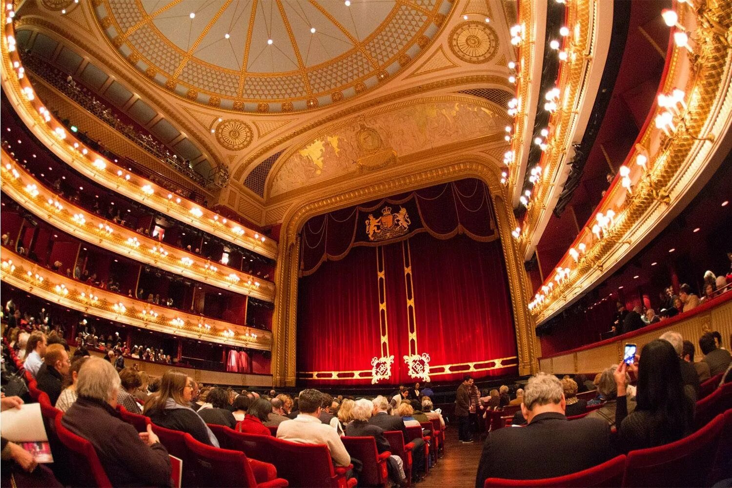 Доминион зал. Famous london theatre. Famous london theatre. Королевский оперный театр ковент-гарден. Уильям шекспир театр глобус.