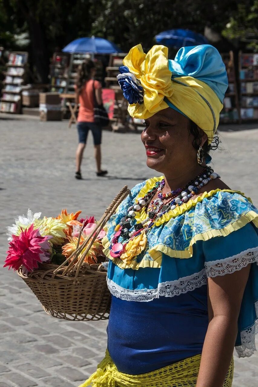Кубинский национальный. Куба национальный наряд кубинца. Пуэрто Рико национальный костюм. Национальный костюм бразильцев. Национальная одежда кубинцев.