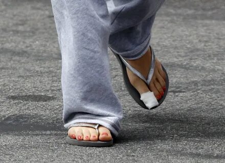 Celebrity Feet: Mila Kunis.