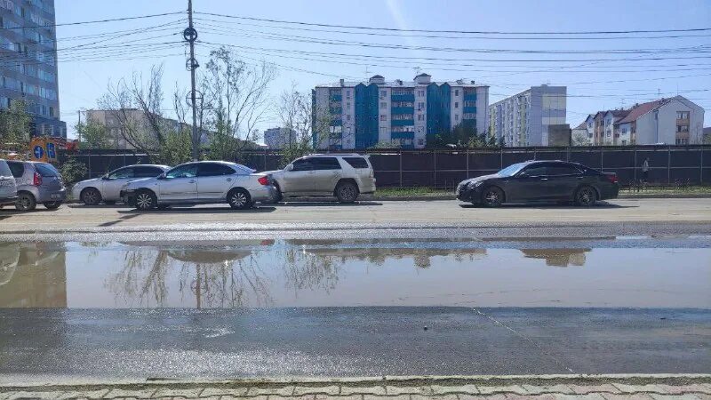 пересохшее соленое озеро. не просохшая после дождя земля. балаковское высохшее озеро. пересохшая река. не просохшая после дождя земля.