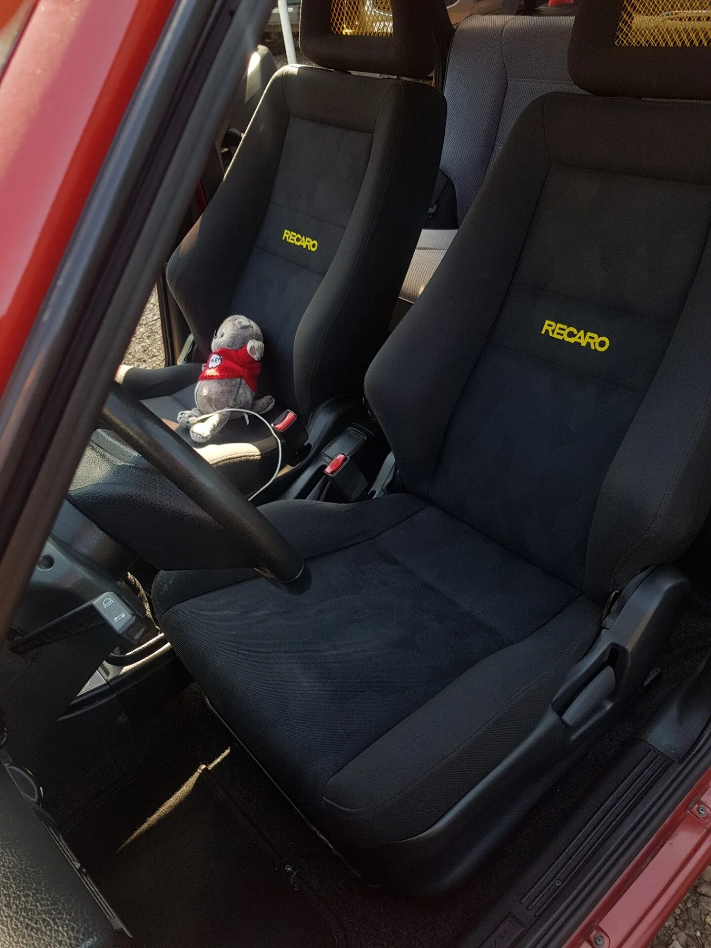 Сиденья рекаро на ваз. Сиденья recaro на ваз 2114. сиденья рекаро на ваз 2114. ковши recaro 2114. recaro автокресло ваз 2114.
