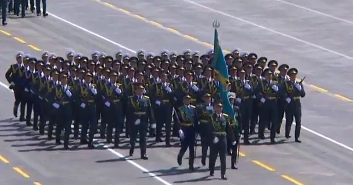 Парадная коробка на параде. Коробка Военная на параде. Коробка солдат на параде. Коробочка на параде.