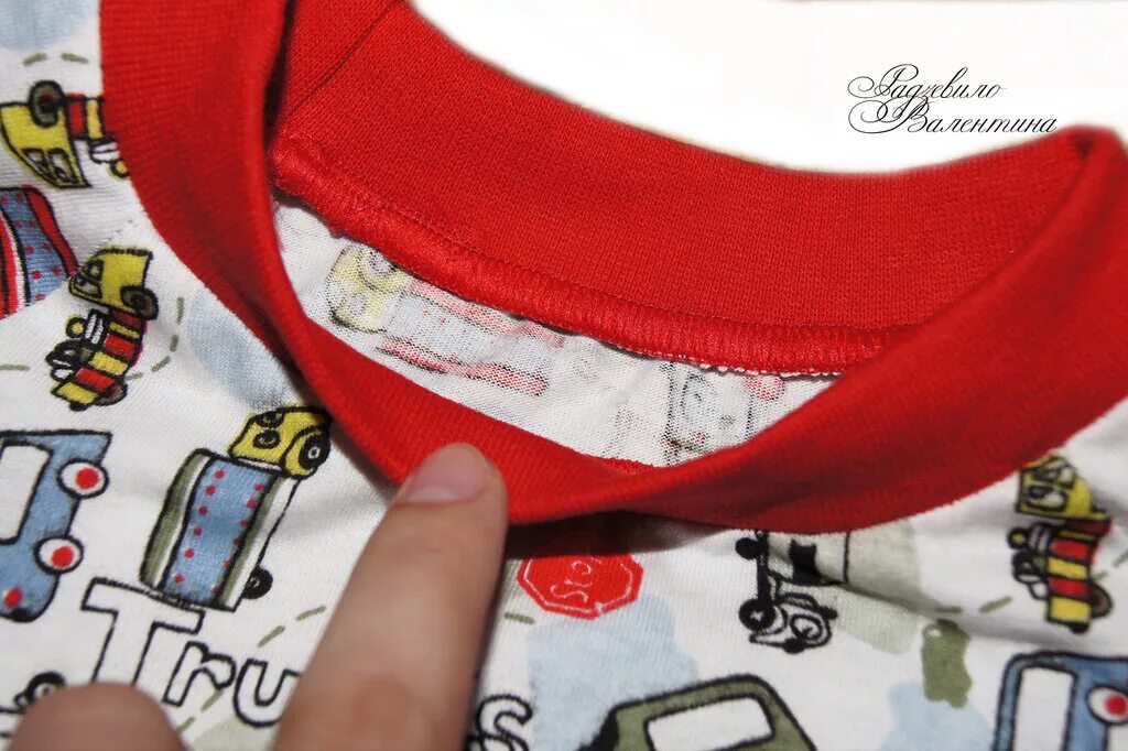 обтачка горловины из кулирки. горловина футболки. ткань для горловины футболки. горловина трикотажного изделия. обработка горловины футболки из кулирки.