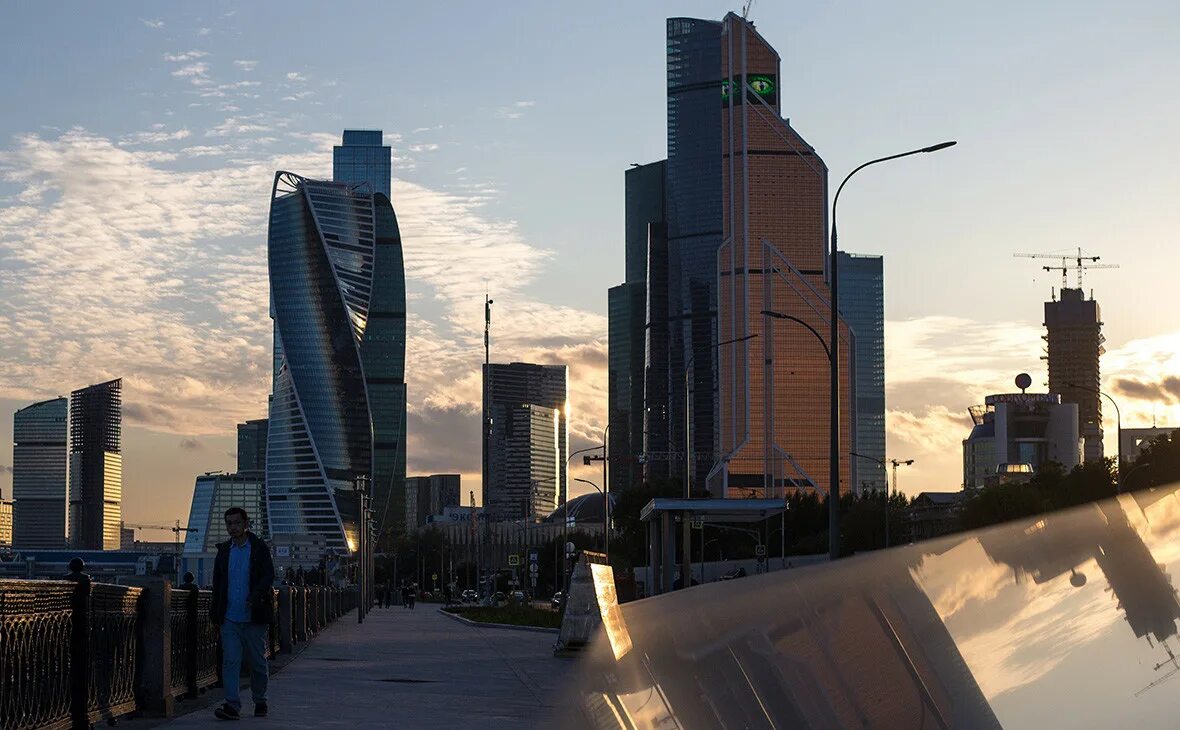 Улица Москов Сити. Москва Сити двор. Улицы Москвы Москва Сити. Парк около Москоу Сити.