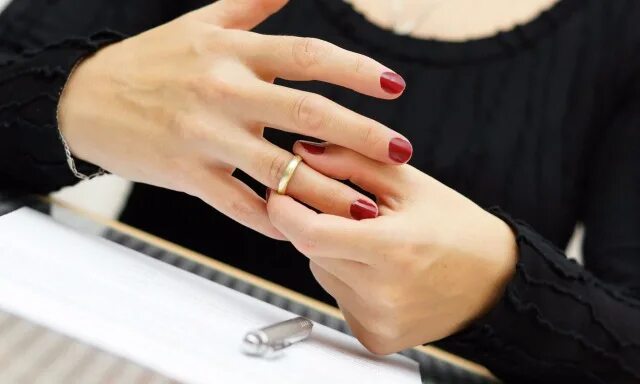 Как снять кольцо 7 проклятий Как ниткой снять кольцо фото