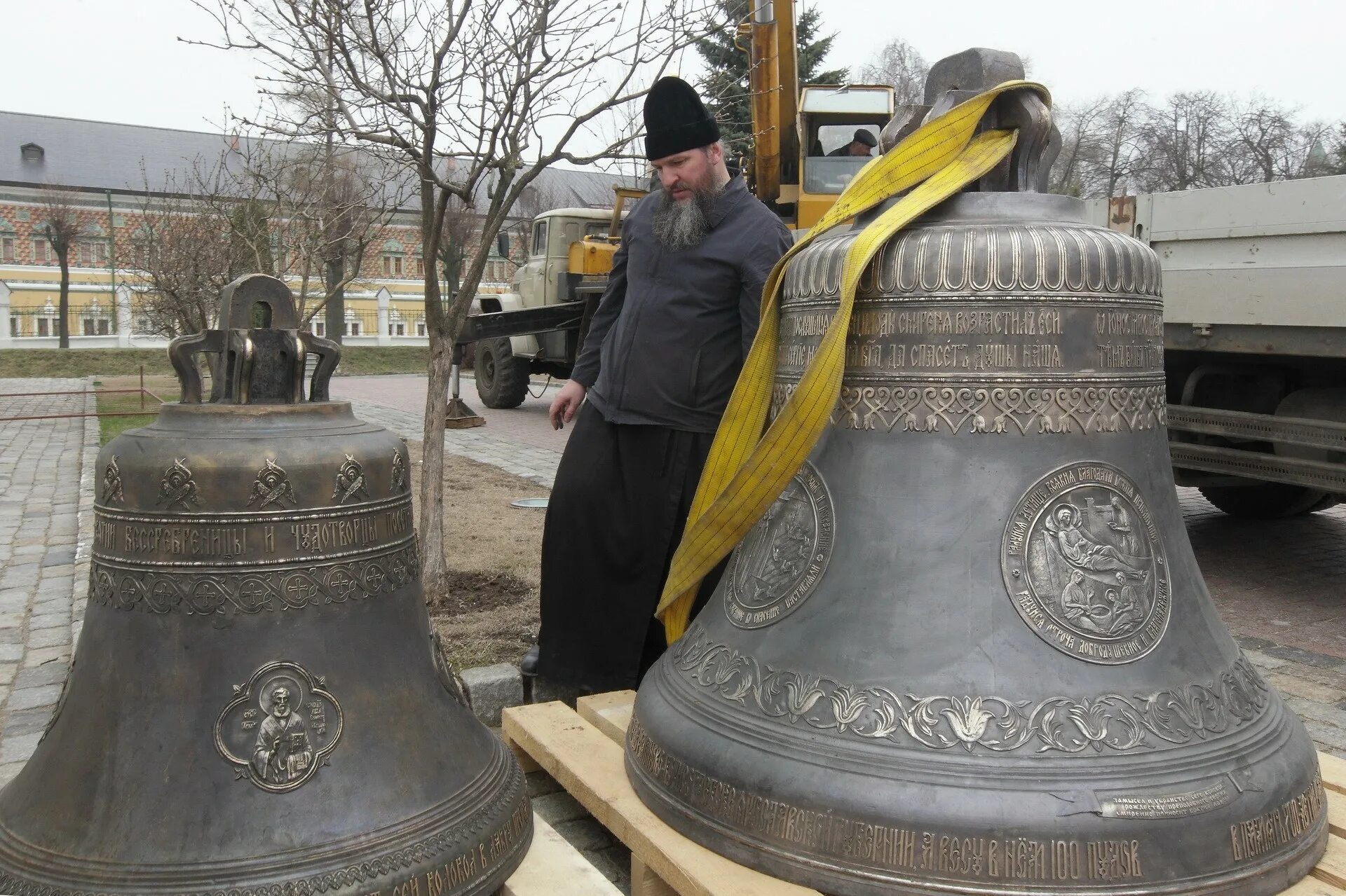 Колокол царь Троице-Сергиева Лавра. Царь колокол Сергиев Посад. 1836 – В Московском Кремле установлен царь-колокол.. Царь колокол Троице Сергиевой Лавры.