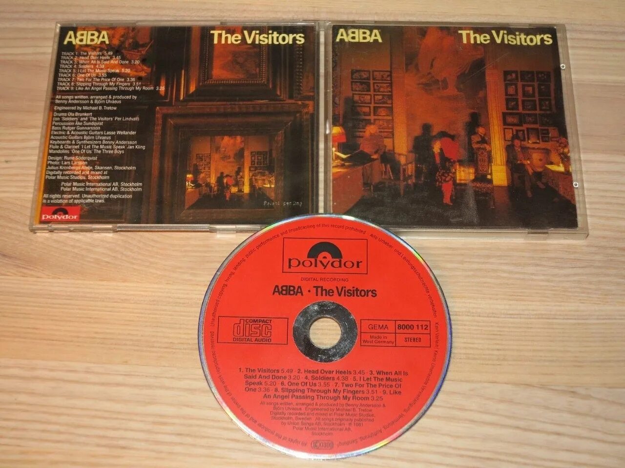 Музыка cd качества. Первый CD ABBA the Visitors 1982. ABBA the Visitors первый компакт-диск. ABBA "the Visitors (CD)". 1982 Первые компакт диски CD.