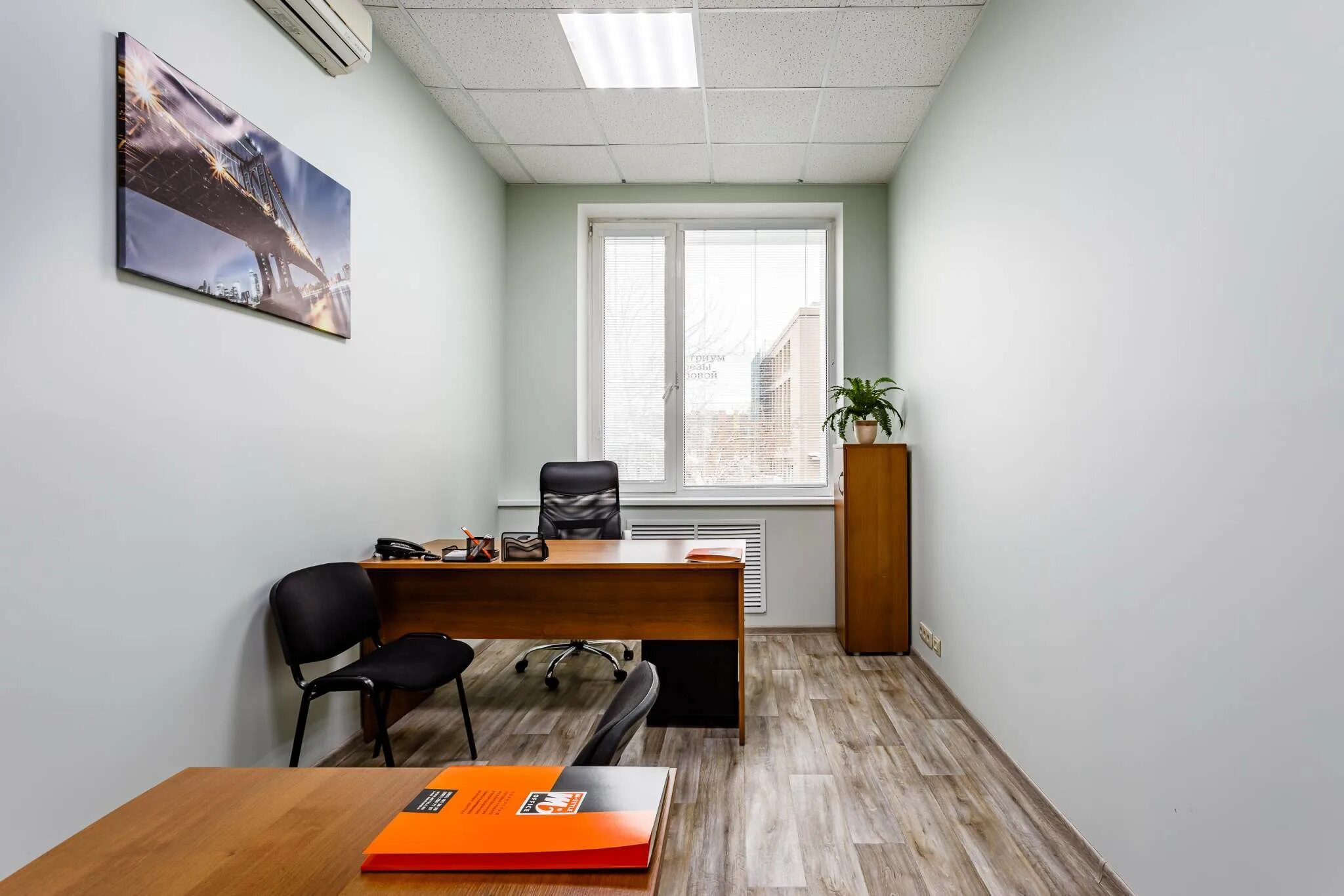 офис из контейнеров. двухэтажный деревянный офис. дом из морского контейнера 20 футов. двухэтажное офисное здание. дом из контейнеров.