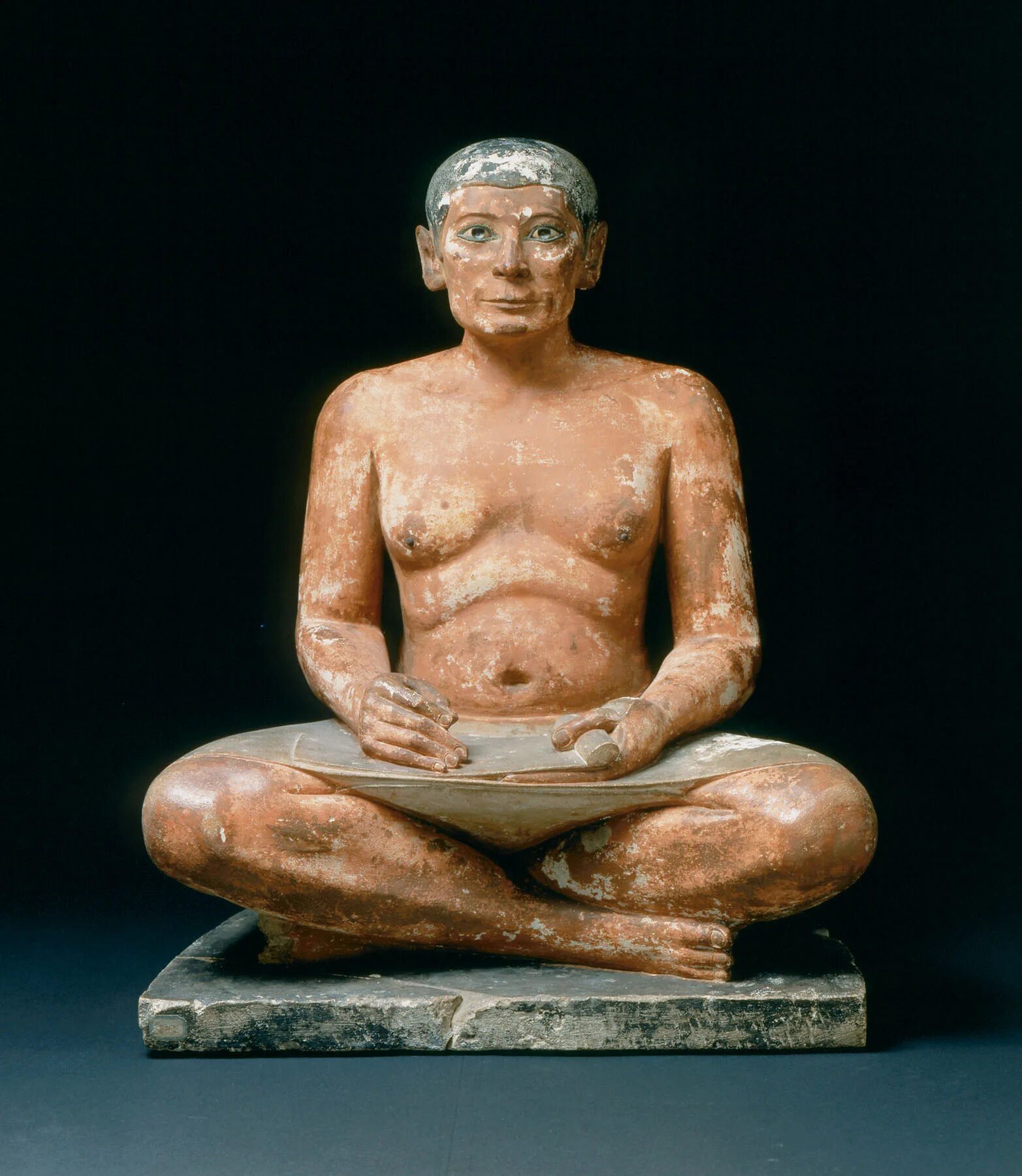 Бог писцов. Традиции древнего египта презентация. Статуи древнее царство египет. Бог писцов. Писец египет.