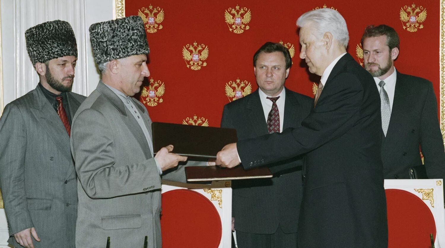 Запрещено в россии чечня. Аслан Масхадов и Ельцин.