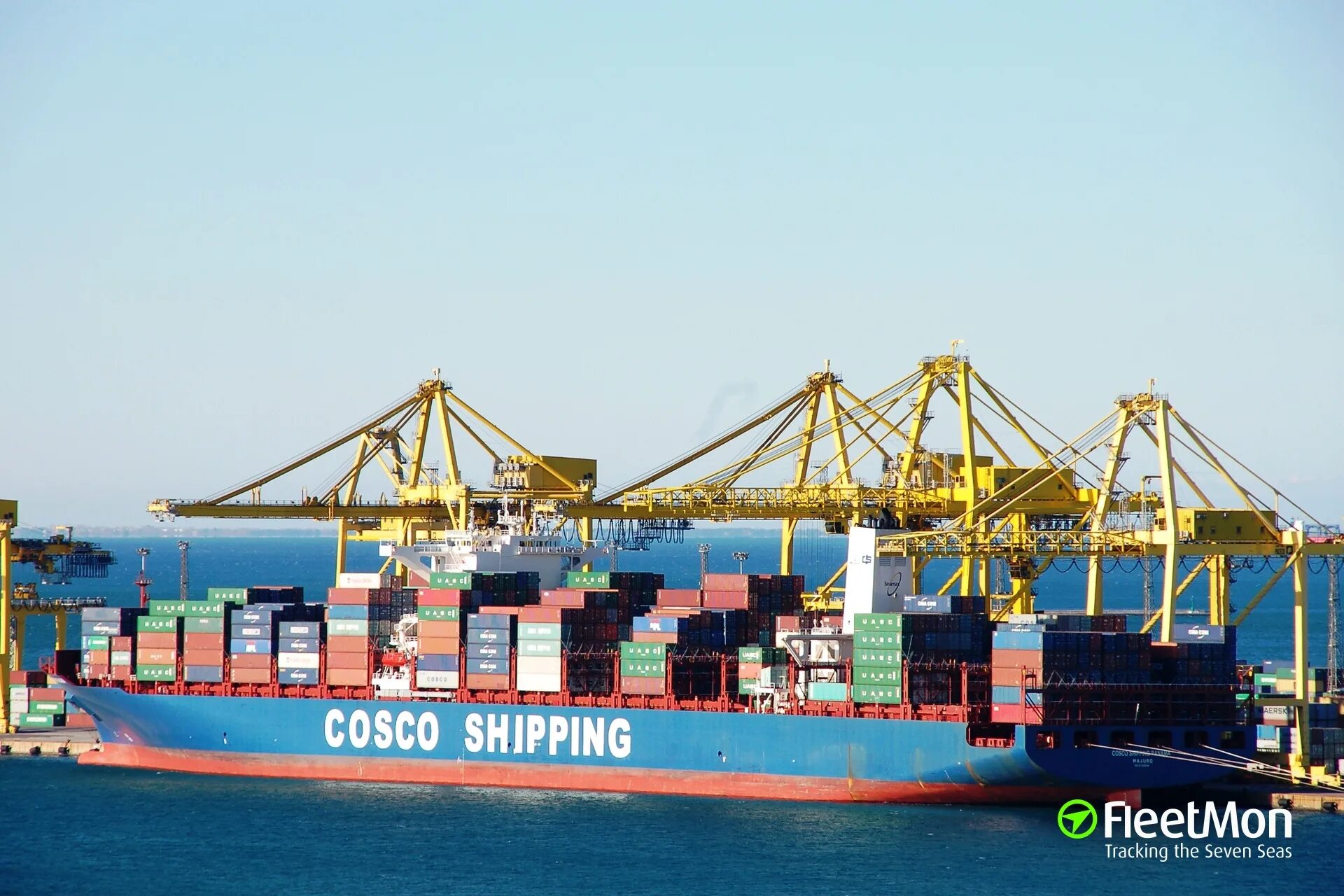 Shipping line. Чайна шиппинг россия. Контейнерная компания «cma cgm s. Контейнеровоз бавария. Портовое оборудование для погрузки контейнеров.