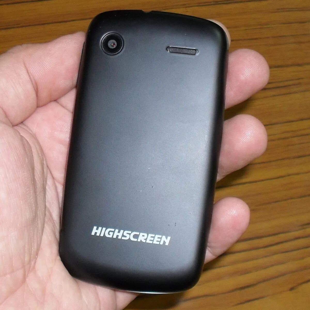 смартфоны "без боковых рамок". смартфон c67. смартфон hisense a5procc. Lenovo s60. Htc one s z520e.