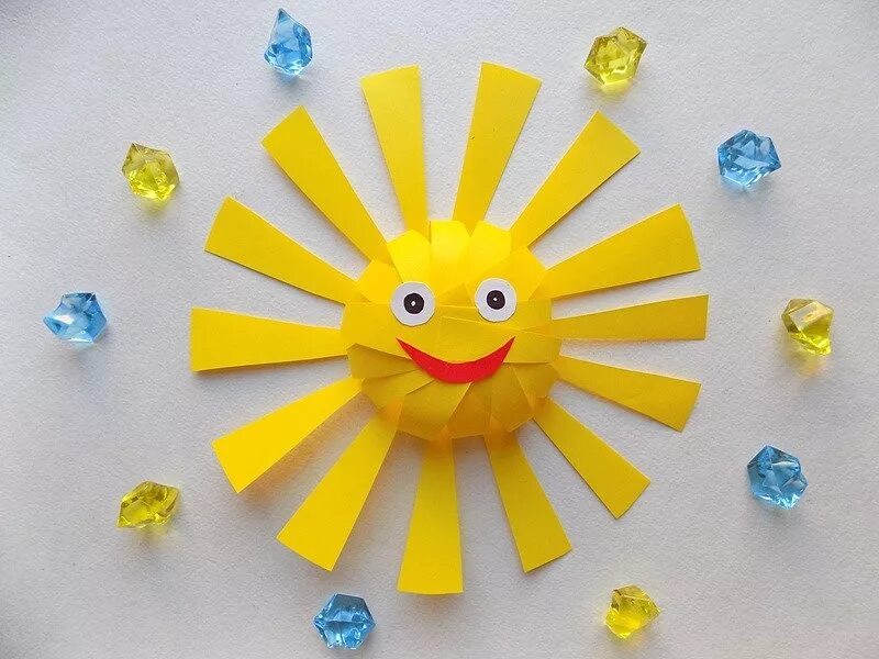 поделка солнце. поделка солнышко из бумаги. как делать лучики. поделка солнышко из бумаги. аппликация солнышко.