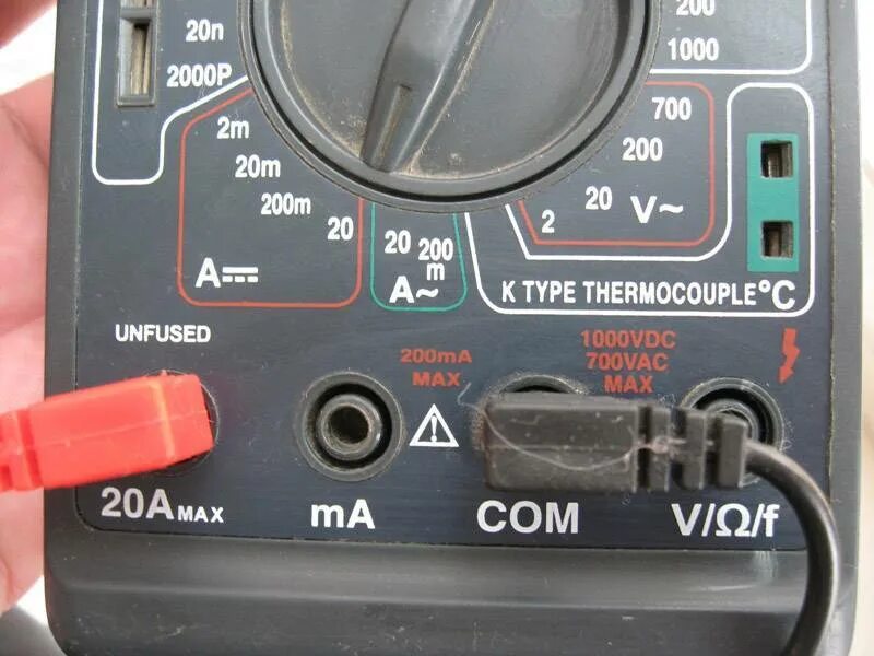Кабель ток утечки. Мультиметр провода красный и черный. Прибор для измерения тока утечки (для ГНЭТ). VAG 1150 мультиметр. Мультиметр 200 миллиампер.