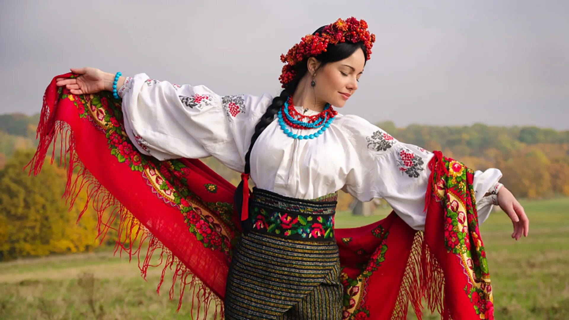Украинская одежда 6. Украинский костюм. Украинский национальный наряд. Украинский костюм женский. Украинский народный костюм.