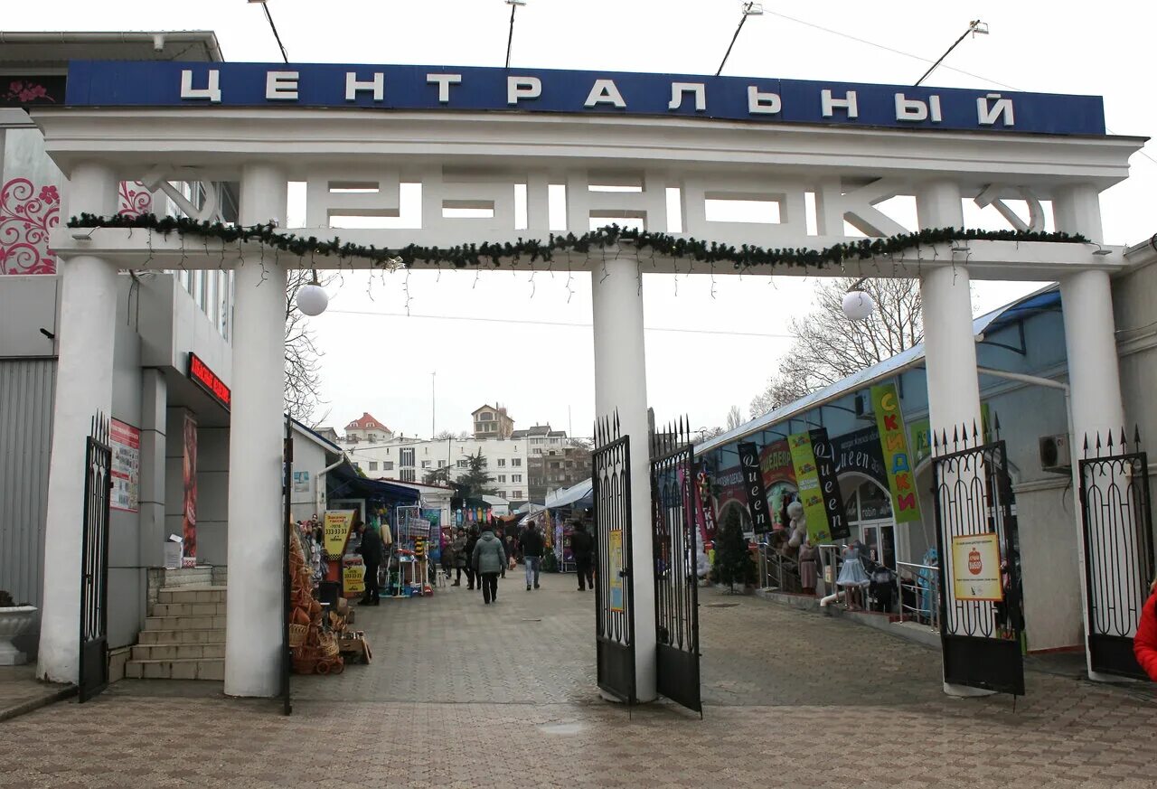 Базары в севастополе. Рынок 5 км севастополь. Стадион чайка севастополь. Воронцовский рынок севастополь. Сквер у центрального рынка в севастополе.