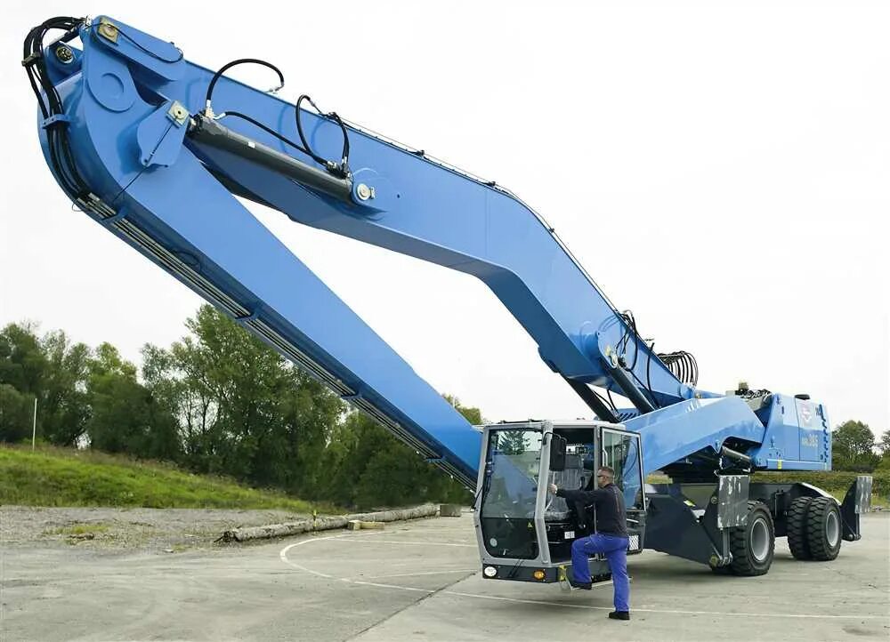 Перегружатели fuchs. Фукс 350 перегружатель. terex fuchs перегружатель. фукс погрузчик перегружатель лома. перегружатель терекс фукс.