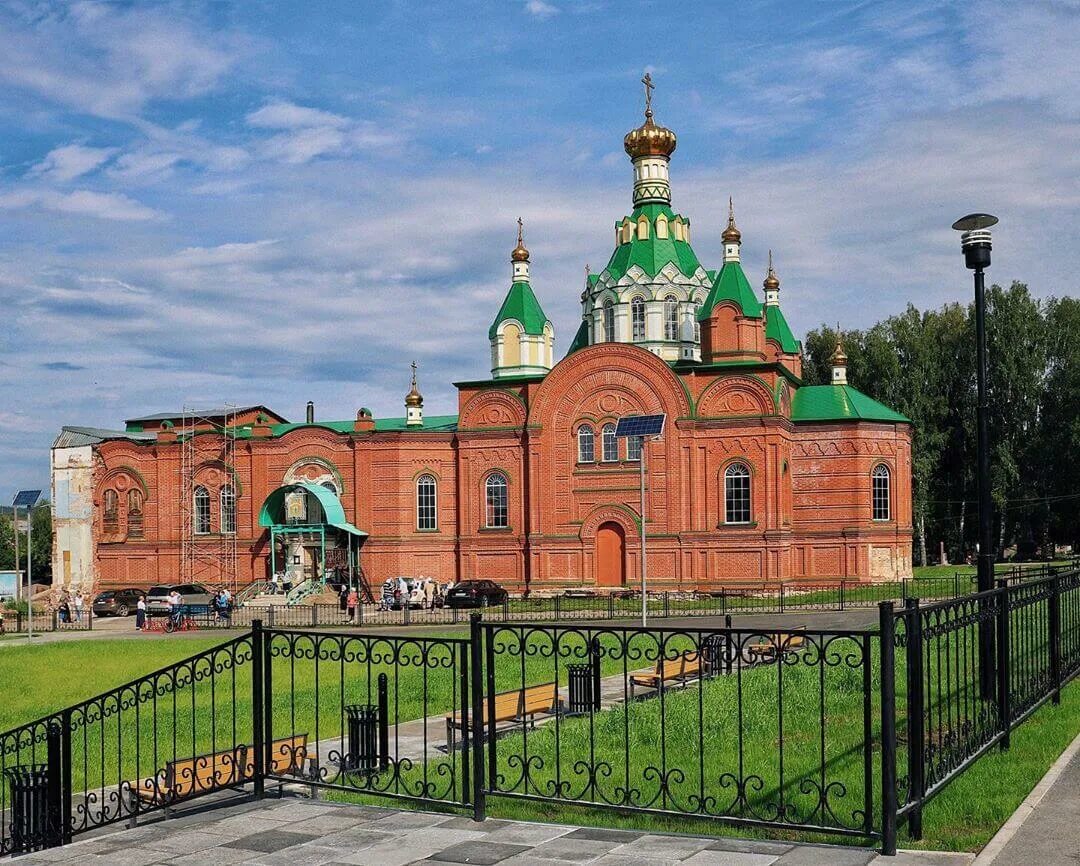 Храм михайловск. Храм Михайловск Свердловская область. Храм города Михайловск Свердловской области. Вознесенская Церковь Михайловск Свердловской области.