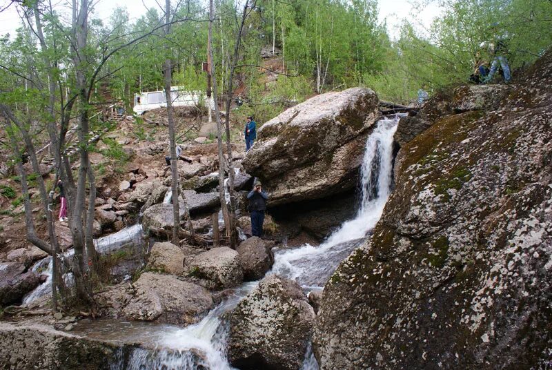 Водопад кук караук башкирия где находится. Пещера Салавата Юлаева водопад Кук Караук. Водопад Кук-Караук Башкирия. Ишимбайский район водопад Кук Караук. Водопад в Ишимбайском районе.