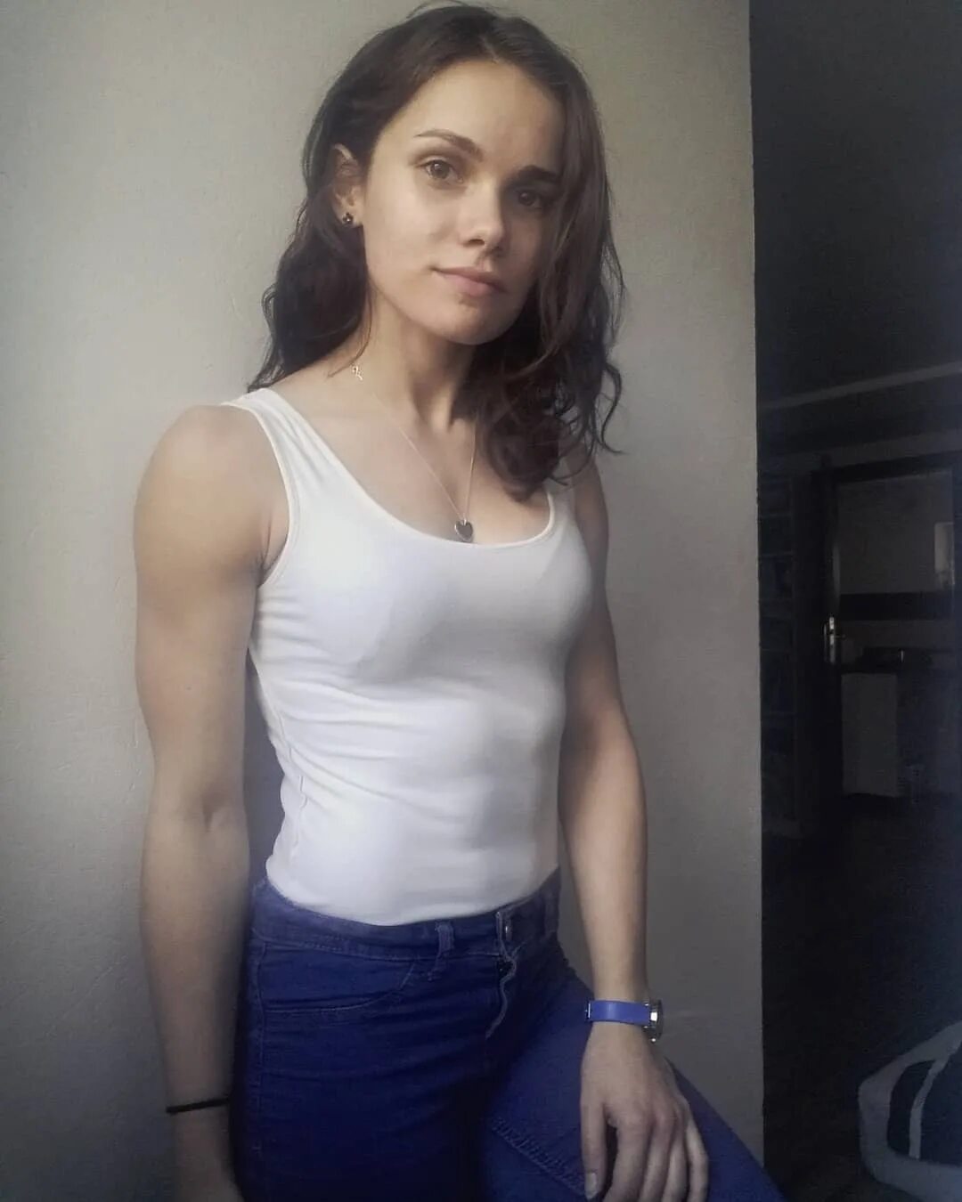 T through. Abs girl through the clothes.