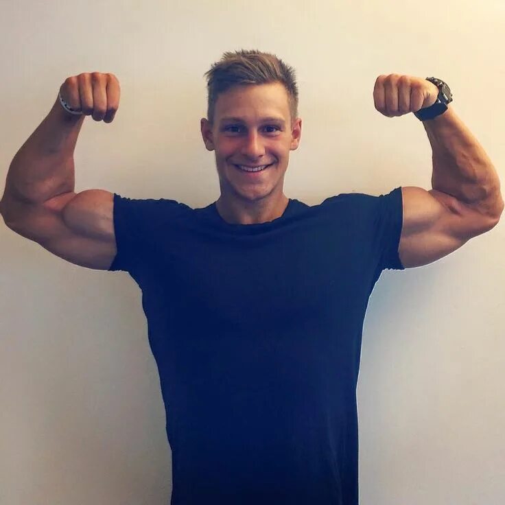 Бицепс 37 см. Обхват бицепса 40 см. Бицепс 40 см. Бицепс 37 см. Стив крис бицепс.