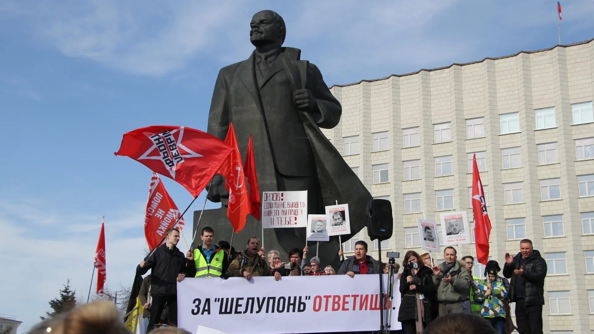 Памятник Ленину в Архангельске. Площадь Ленина Архангельск. Ленин в Архангельске памятник Ленину в Архангельске. Памятник Ленину в Архангельске на площади Ленина.