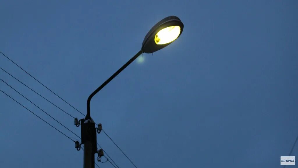 Делаем свет москва. Уличное освещение на Столбах. Уличное освещение фонарь. Фонарный столб на дороге. Столбы фонарные уличного освещения.