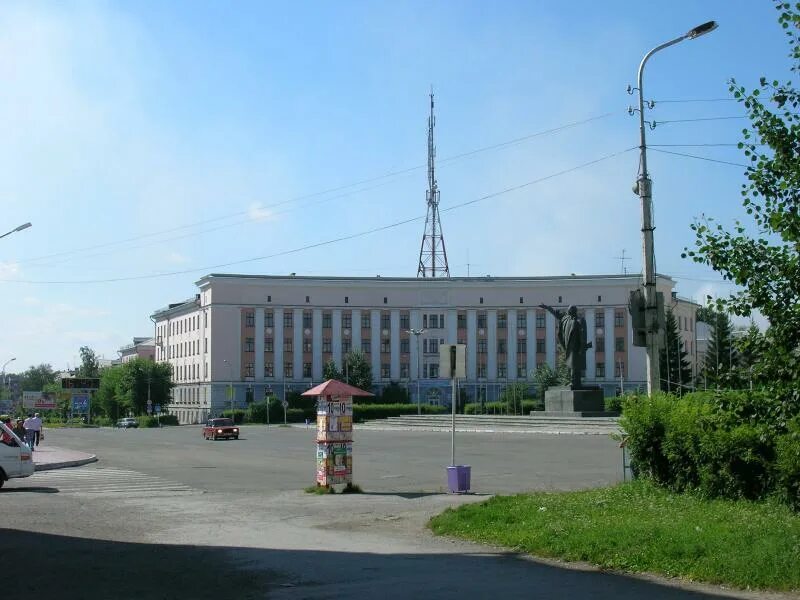 Центр краснотурьинска. Краснотурьинск центральная площадь. краснотурьинск площадь города. краснотурьинск центральная площадь 1999. достопримечательности краснотурьинска.