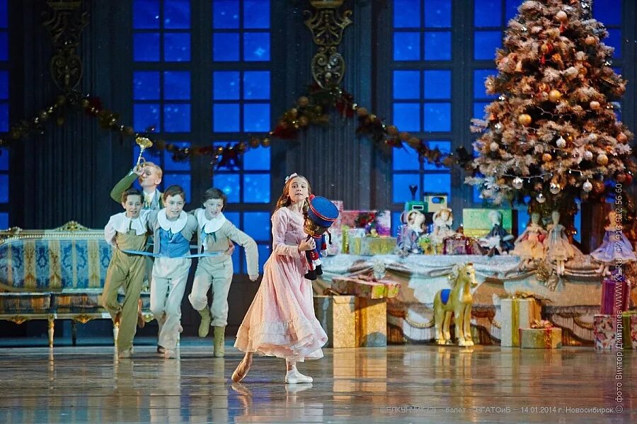 щелкунчик и мышиный король балет чайковского. щелкунчик оперный театр новосибирск. сколько по времени идет опера щелкунчик. петр чайковский щелкунчик. щелкунчик театр оперы и балета.