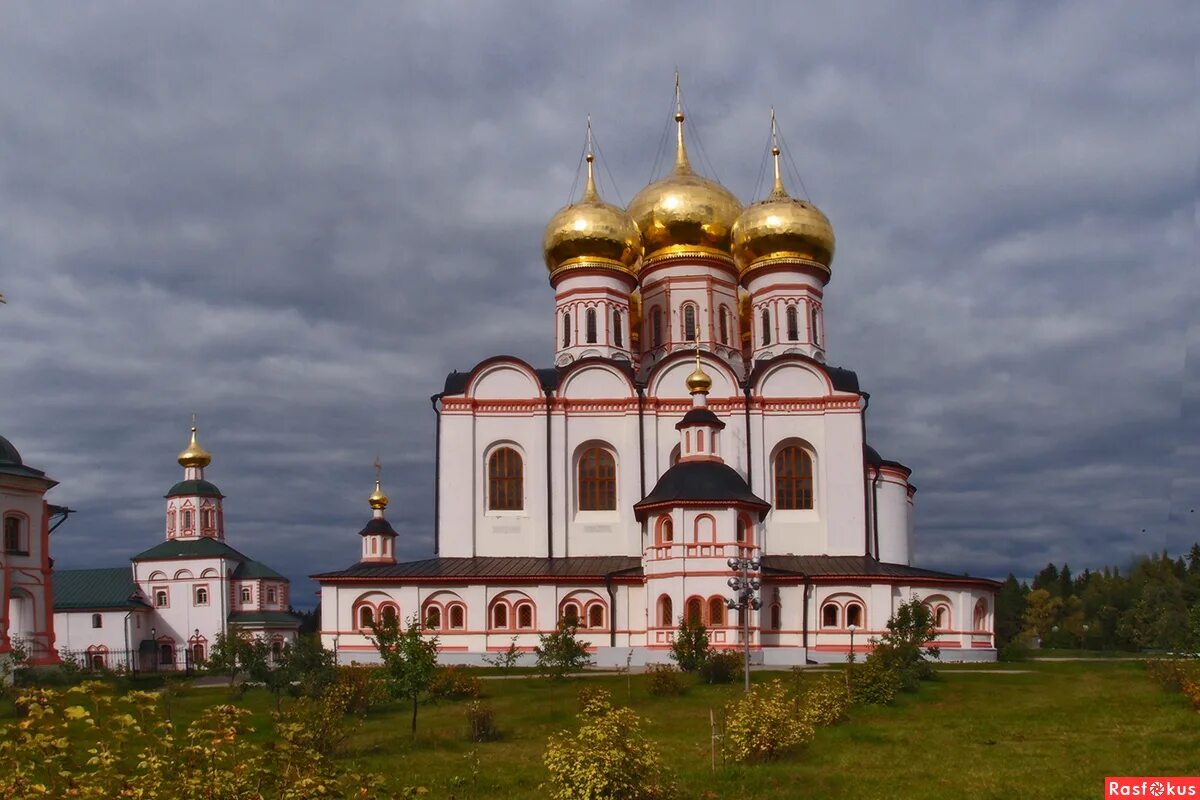 Святоозерский мужской монастырь. Святоозерский мужской монастырь. Валдайский иверский монастырь валдай. Церковь иверской богоматери валдайского монастыря. Валдайский иверский монастырь новгородская область.