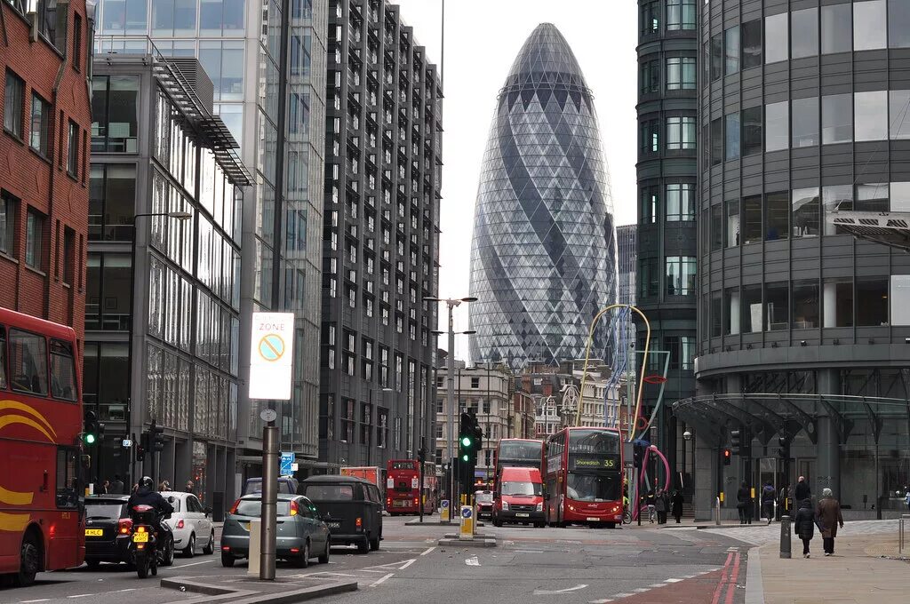 Сити англия. Лондон Сити улицы. Современный Лондон. Современная архитектура Англии. Лондон улицы современные.