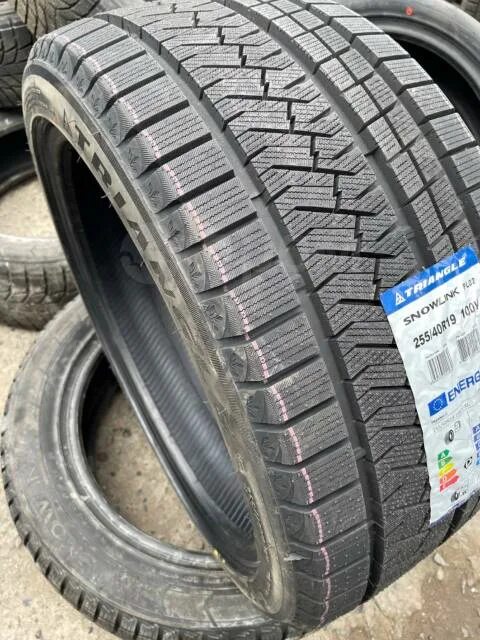 Pirelli winter sottozero 3. Найти хорошую зимнюю резину диаметр 19. Triangle pl02 255/40r19 100v. 255 40 19 зима. 255 40 19 фото резины.
