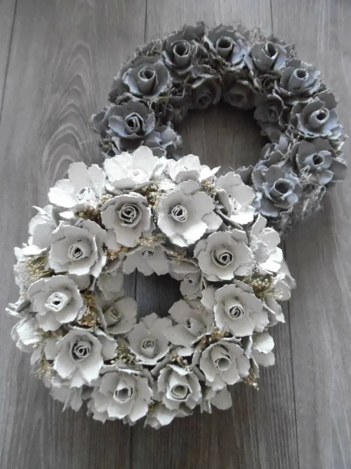 Декор из ячеек для яиц. Дизайнерские вещи для интерьера своими руками. Гирлянда из яичных коробок. Цветы из яичных лотков мк. Поделка из лотка для яиц.