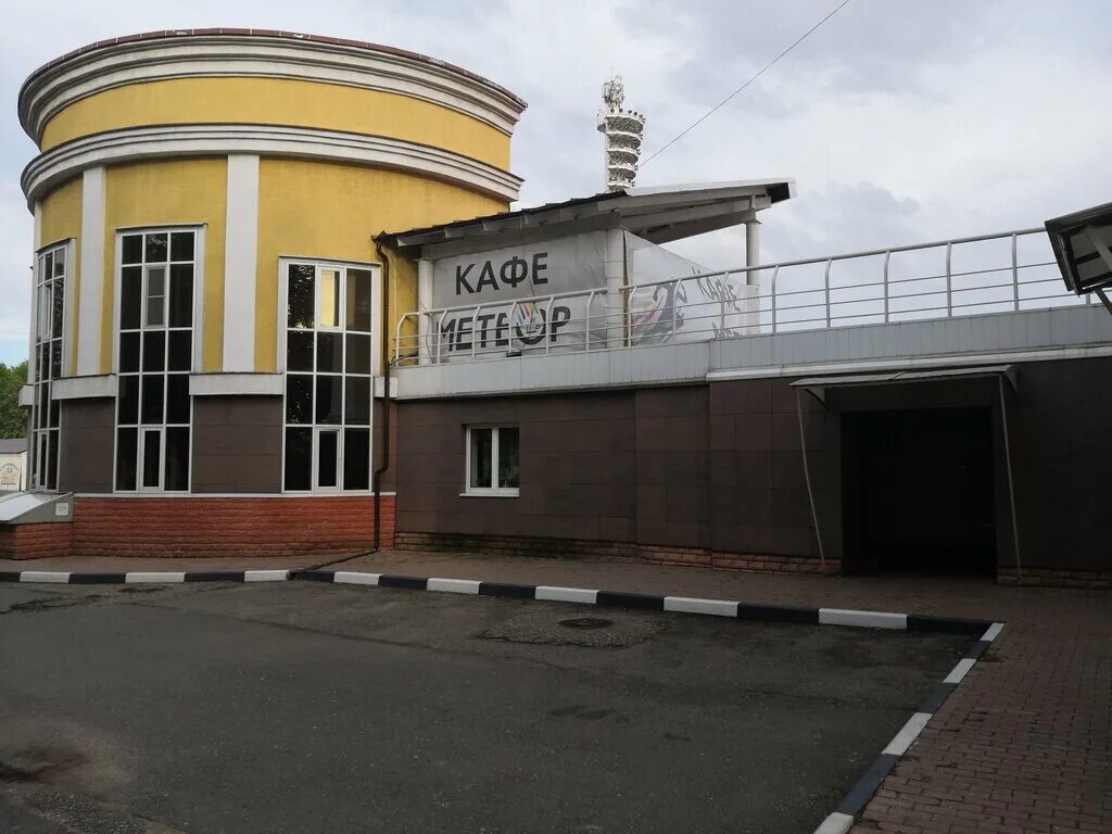 Метеор в балаково теплоход. Китайский ресторан метеор владивосток. Тольятти речпорт метеор. Метеор балаково. Кафе метеор жуковский.