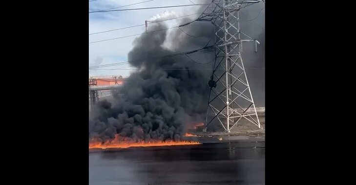 Горит рынок. Что горит в волжском. Волжский горит рынок. Столб дыма. Что горит в волжском.